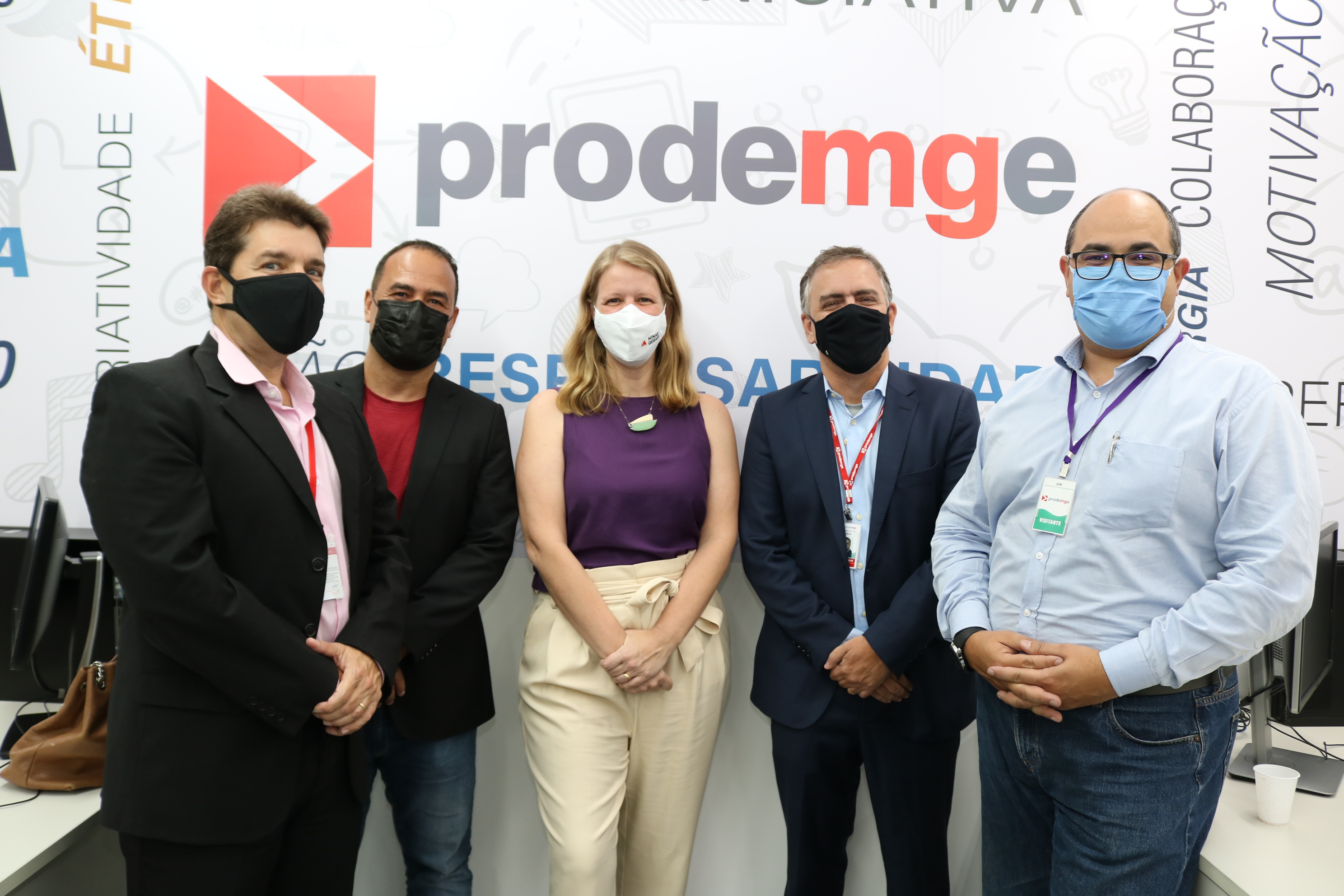 Roberto Reis, Ladimir Freitas, Lu&iacute;sa Barreto, Antonio Passos e Mateus Sim&otilde;es (esq. p/ dir.)