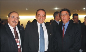 Da esquerda para a direita, o presidente da Fapemig, o presidente da Prodemge e o secret&aacute;rio da Seplag 